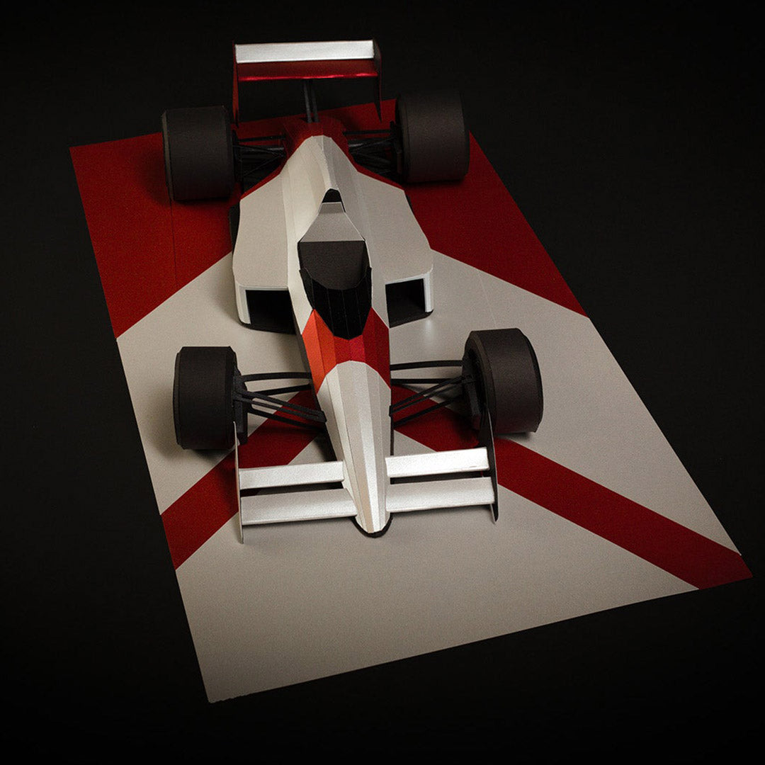 Sculpture de voiture en papier "Formula 1 Legend" McLaren Formula One (1:8) - Paperlegend - ONIRIC