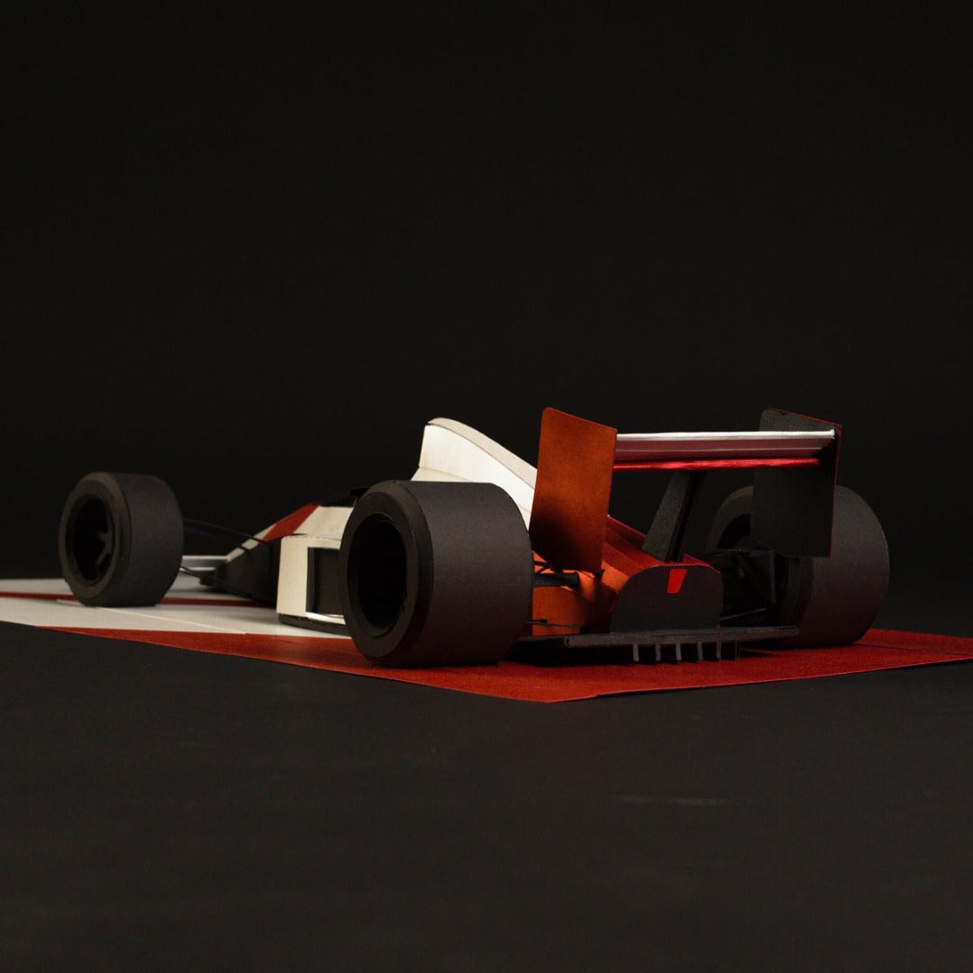 Sculpture de voiture en papier "Formula 1 Legend"  McLaren Formula One (1:8) - Paperlegend - ONIRIC